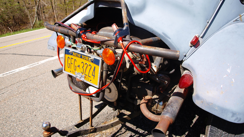 Illustration for article titled How To Fix A Broken Spark Plug With Teeth, Tape, And Jumper Cables